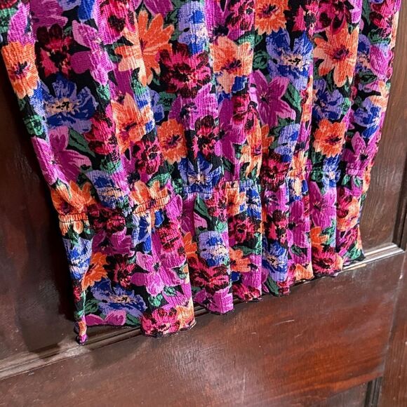 MELLODAY Vibrant Floral Blouse with Black Sheer Neckline - Picture 6 of 8